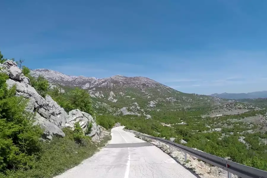 Road to Golubić