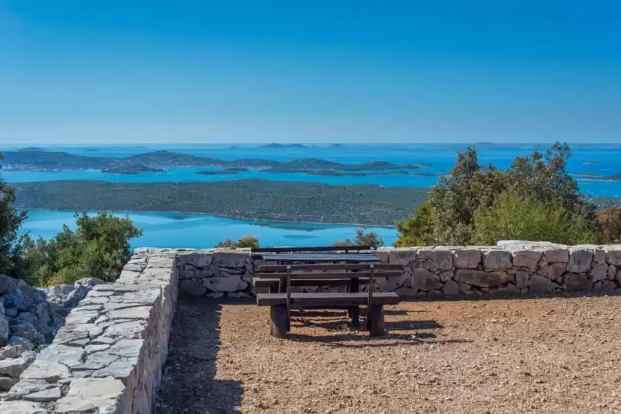 Vrana lake - Kamenjak lookout